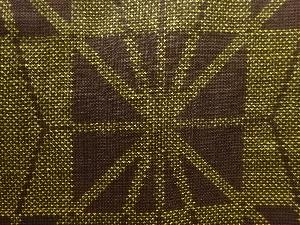 アンティーク　市松に幾何学模様織り出し本場泥大島紬着物(5マルキ)